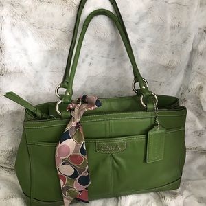 Beautiful Spring Coach Handbag 🥰